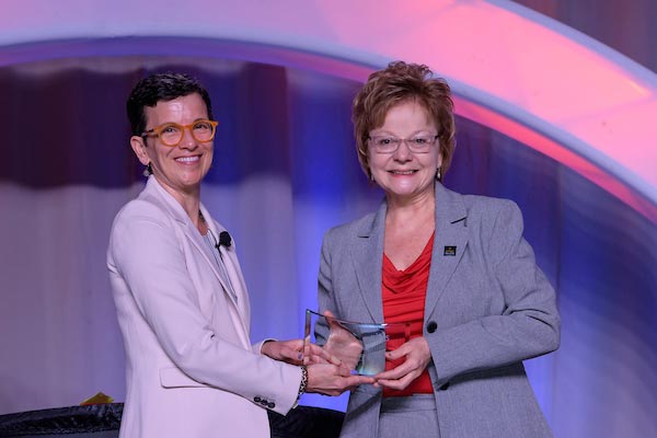 Lisa Ousley (right) accepts her 1st place award at the NursePitch event from ANA’s Bonnie Clipper.